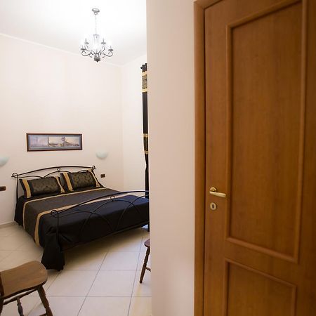 A Casa Di Nonna Giulia Bed & Breakfast เนเปิลส์ ภายนอก รูปภาพ