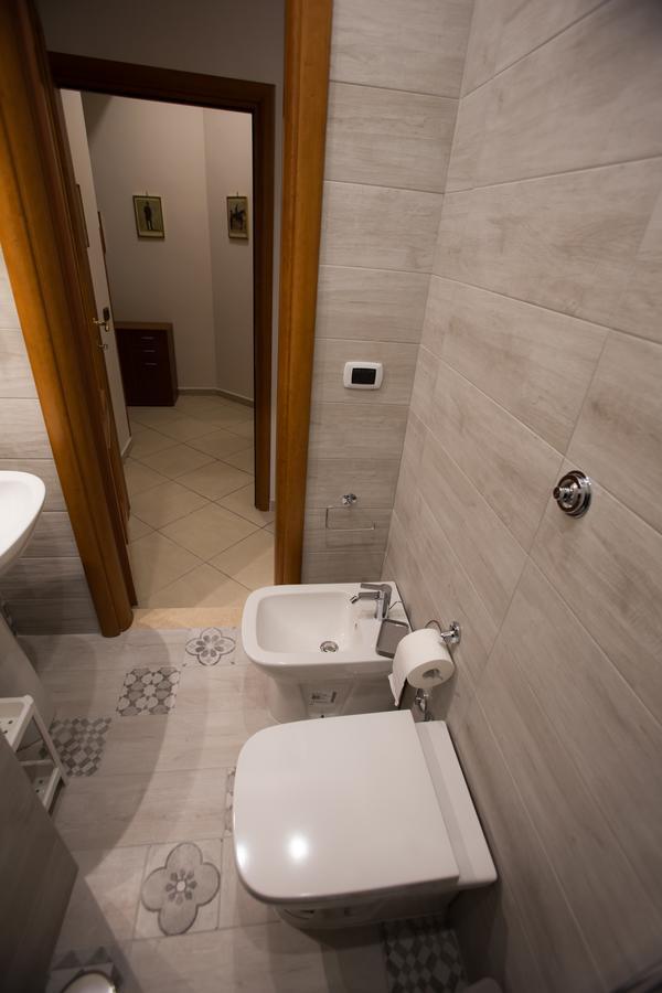 A Casa Di Nonna Giulia Bed & Breakfast เนเปิลส์ ภายนอก รูปภาพ