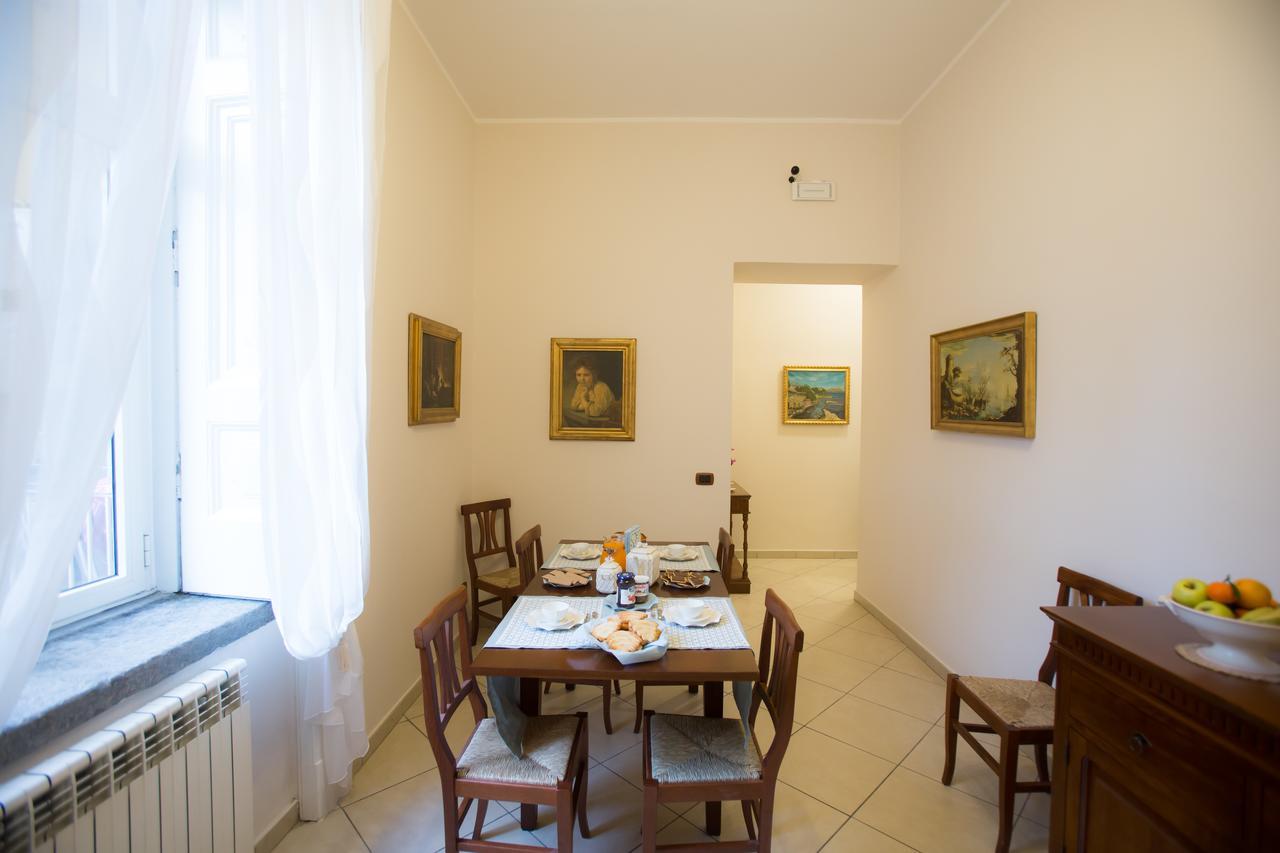 A Casa Di Nonna Giulia Bed & Breakfast เนเปิลส์ ภายนอก รูปภาพ