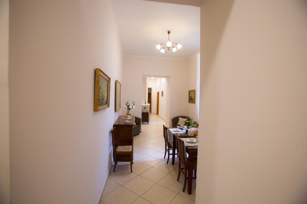 A Casa Di Nonna Giulia Bed & Breakfast เนเปิลส์ ภายนอก รูปภาพ