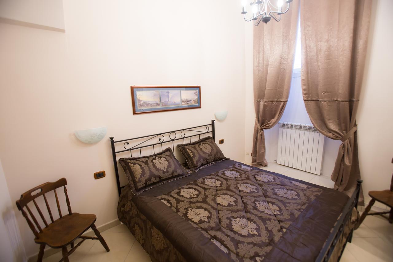 A Casa Di Nonna Giulia Bed & Breakfast เนเปิลส์ ภายนอก รูปภาพ
