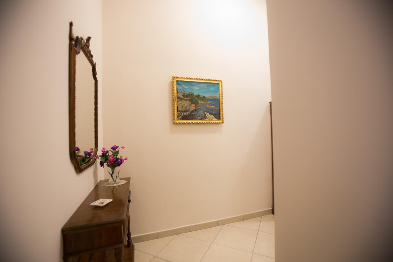 A Casa Di Nonna Giulia Bed & Breakfast เนเปิลส์ ภายนอก รูปภาพ