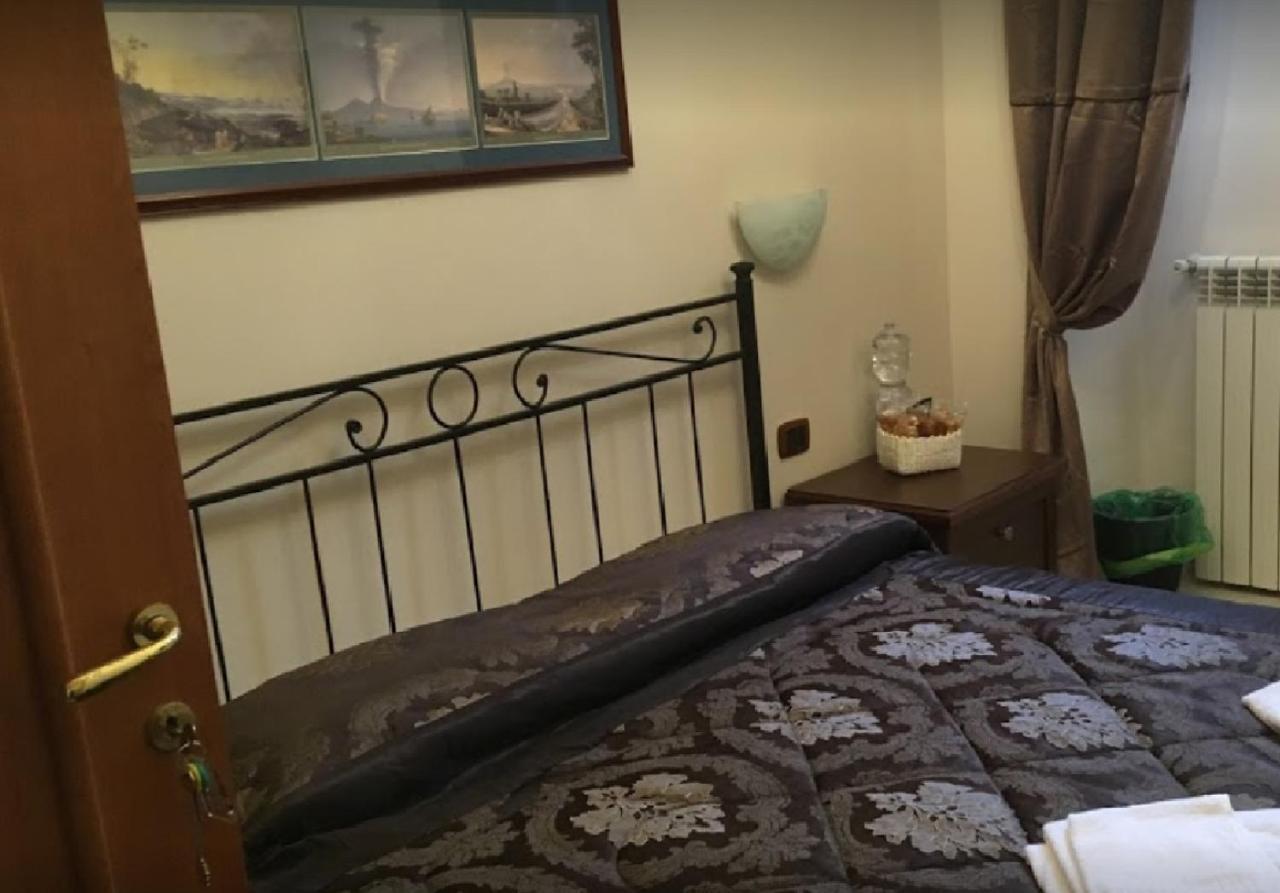 A Casa Di Nonna Giulia Bed & Breakfast เนเปิลส์ ภายนอก รูปภาพ